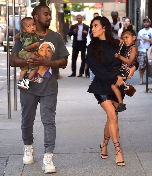 Kim Kardashian'dan eşi Kanye West'e destek