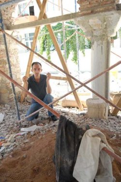 Malkoçoğlu'nun türbesi harabeye döndü