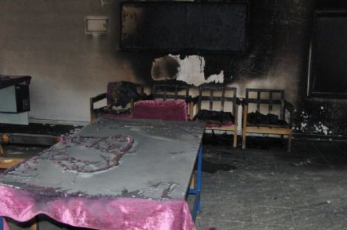 PKK'lılar Şemdinli'de okul yaktı