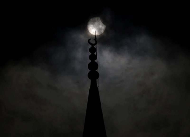 Dünyadan Güneş tutulması manzaraları