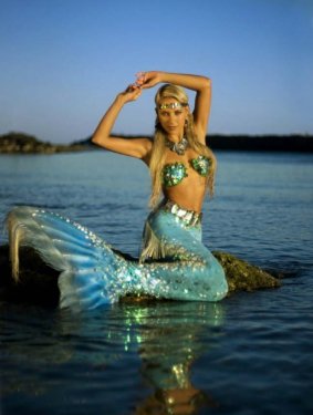 Hannah kendini deniz kızı sanıyor