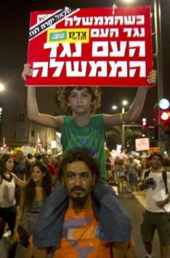 İsrail halkı sokaklar döküldü 