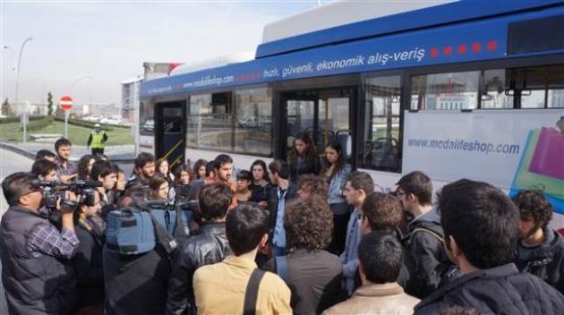 ODTÜ öğrencileri otobüsten inmeme eylemi yaptı