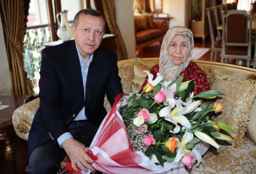 Başbakan Erdoğan'ın annesi vefat etti