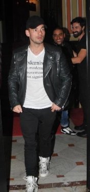 Kıvanç Tatlıtuğ Ahmet Kaya şarkıları söyledi