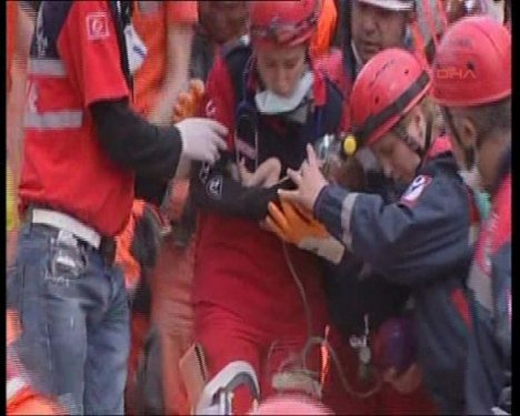 Van Depremi'nin mucizesi Azra bebek