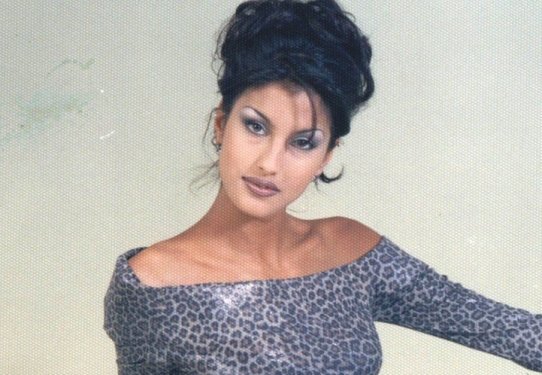 Çağla Şikel zamana meydan okuyan ünlülerden