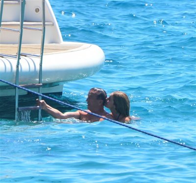 Ağaoğlu'nun yeni sevgilisi 23'lük Hazal	