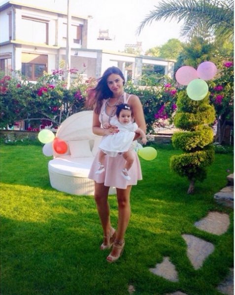 Volkan Demirel'in kızı Yade aynı babası