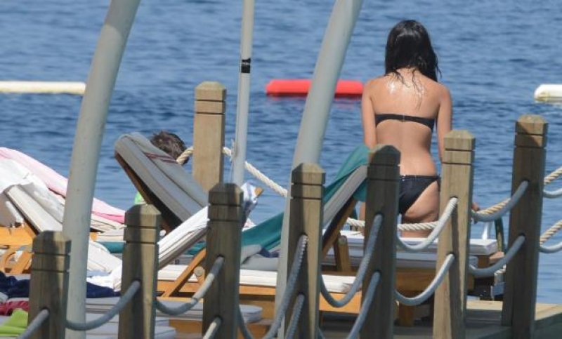 Rafet El Roman ailesi ile tatilde 