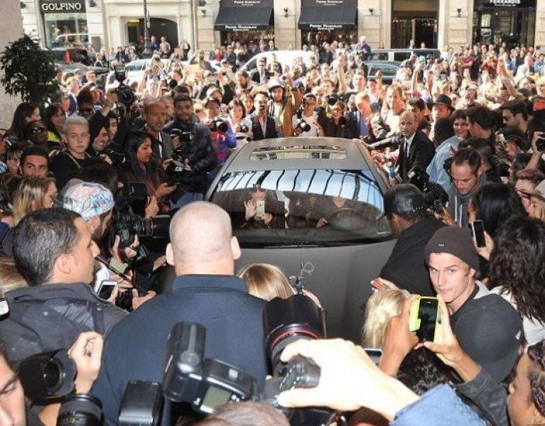 Ermeni güzel Kim Kardashian saldırıya uğradı