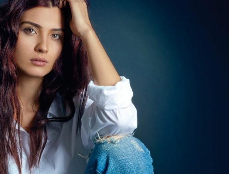 Tuba Büyüküstün ve Bergüzar Korel bir ankette karşı karşıya getirildi