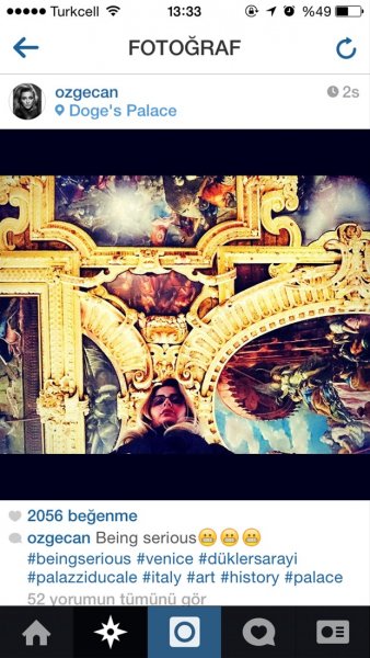 Hacı Sabancı'dan Özge Ulusoy'a Venedik sürprizi