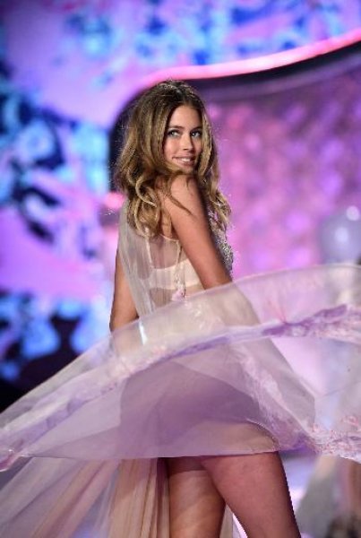 Victoria’s Secret melekleri nefesleri kesti