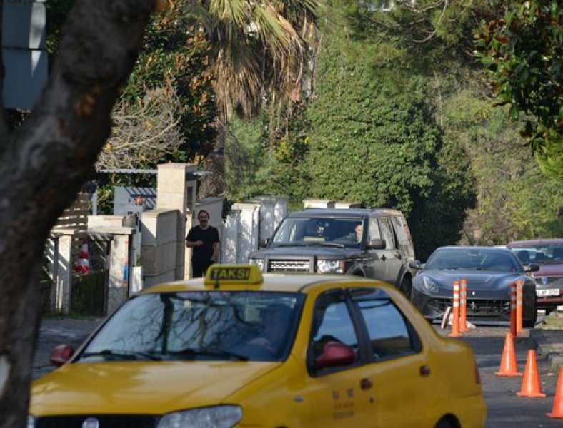 Cem Yılmaz yeni aşkı Ayşe Hatun Önal ile görüntülendi