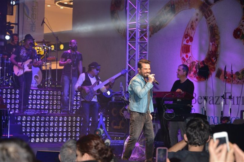 Kenan Doğulu göbek yaptı 