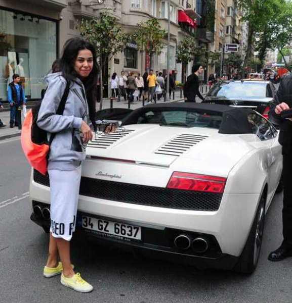 Asena Erkin şov yaptı 