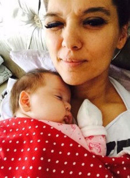 Demet Akalın'ın kızı Hira 1 yaşına girdi