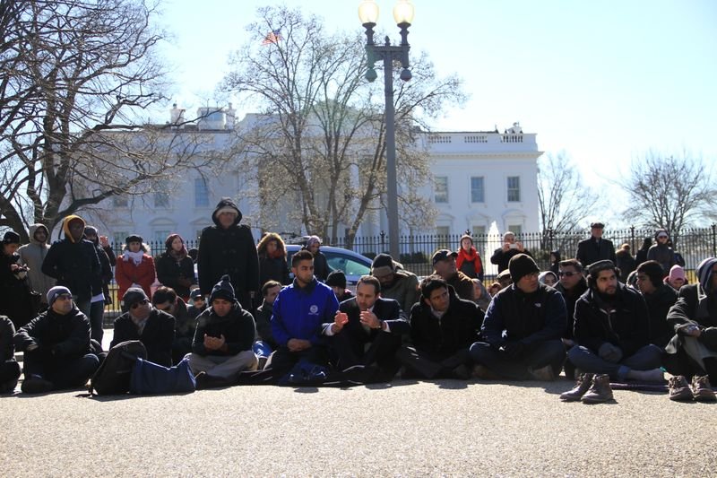 Beyaz Saray önünde Cuma namazı
