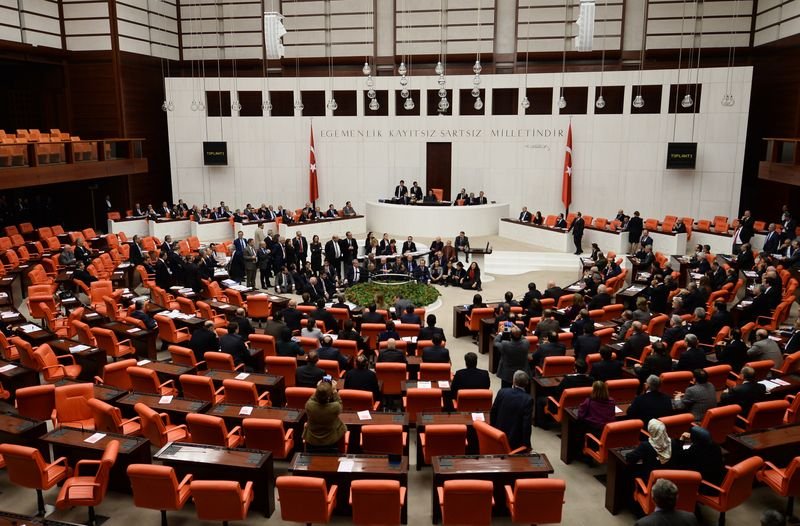 TBMM'de milletvekillerinden oturma eylemi