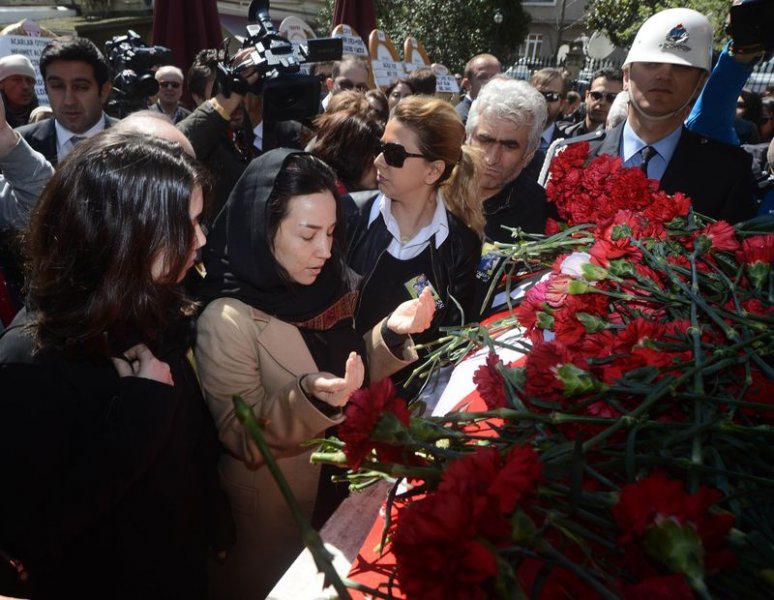 Kayahan son yolculuğuna uğurlandı