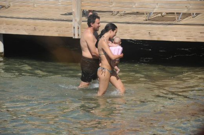 Tuba Büyüküstün ailece kahvaltıda