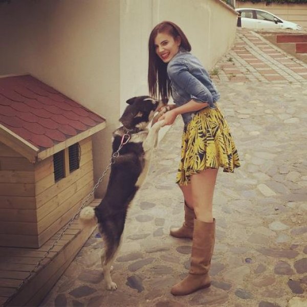 Ünlülerin objektifinden 4 Mayıs Instagram paylaşımları 