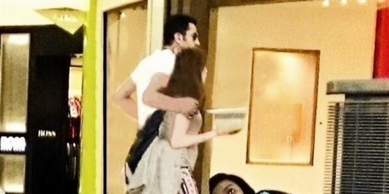 Sinem Kobal ile Kenan İmirzalıoğlu Karaköy'de