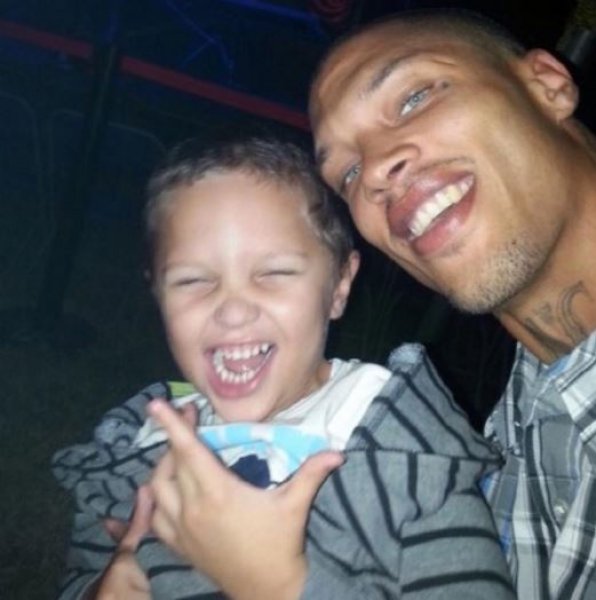 Yakışıklı mahkum Jeremy Meeks hapisten çıktı 