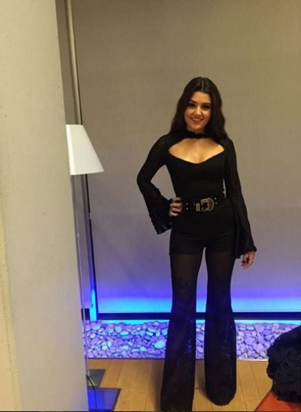 Hande Erçel'in Tayland tatili