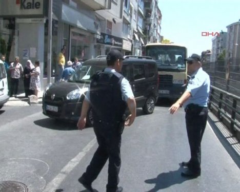İstanbul Gaziosmanpaşa'da polise saldırı 