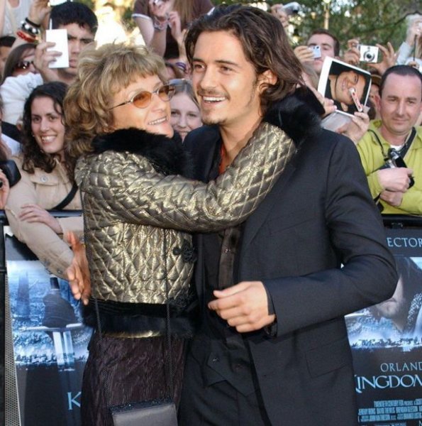 İngiliz sinema oyuncusu Orlando Bloom ve annesi Sonia. 