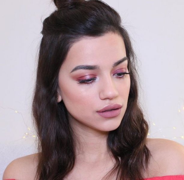 Selin Yağcıoğlu Estetiksiz Hali Selin Yağcıoğlu kimdir? Selin