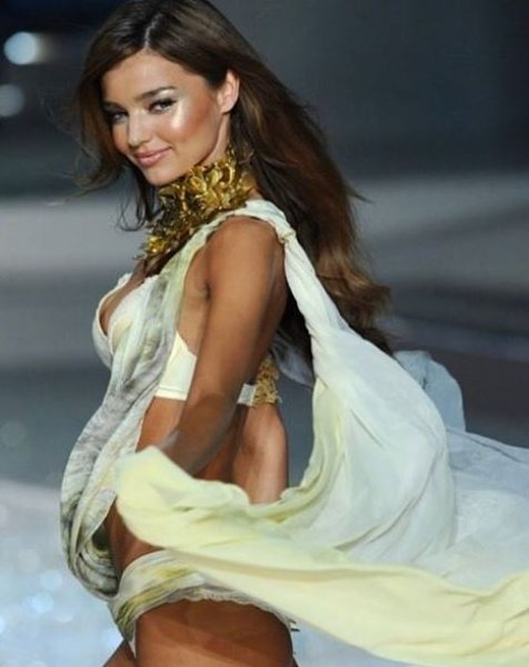 Miranda Kerr Snapchat’in kurucusuyla evlendi 