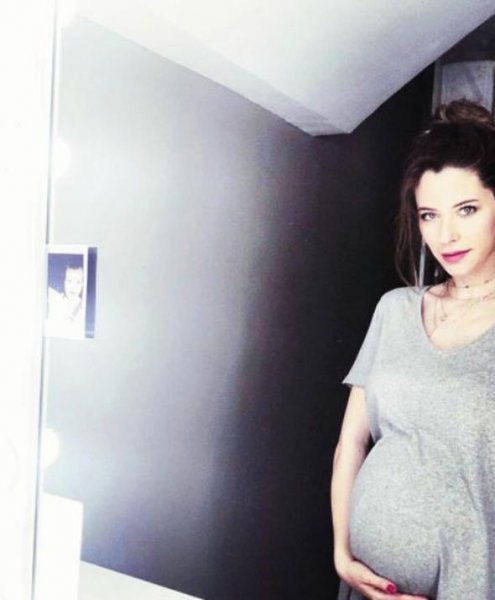 Güzel oyuncu İpek Usta doğum için gün sayıyor