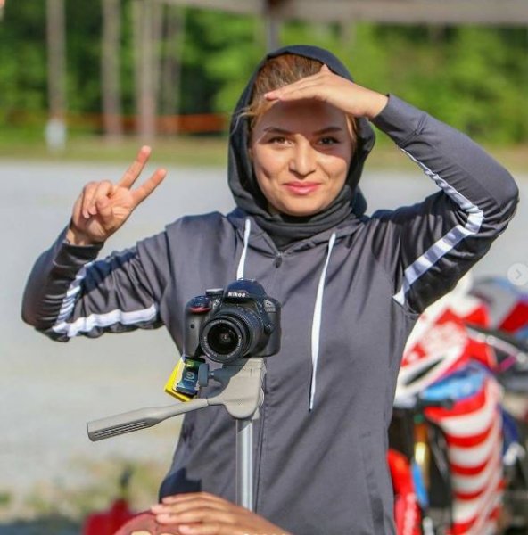 İranlı kadın motosikletçi yasakların kalkmasını istiyor