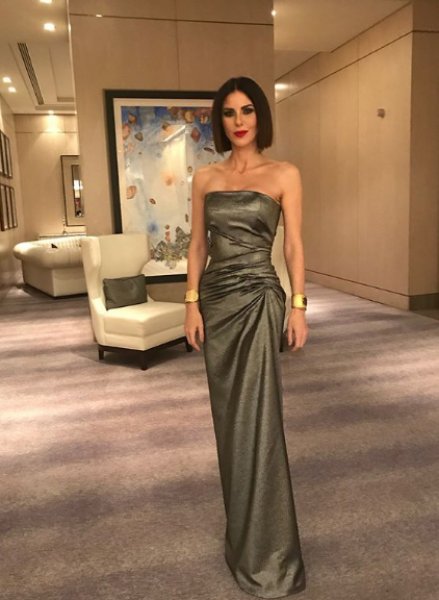 Defne Samyeli'den bikinili paylaşım