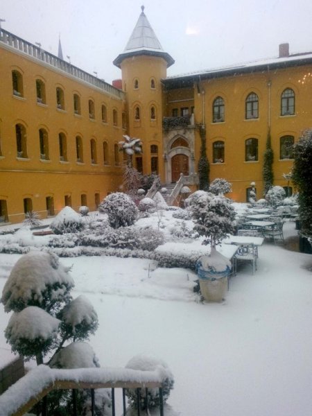 İstanbul'da kar yağışı hayatı olumsuz etkiledi