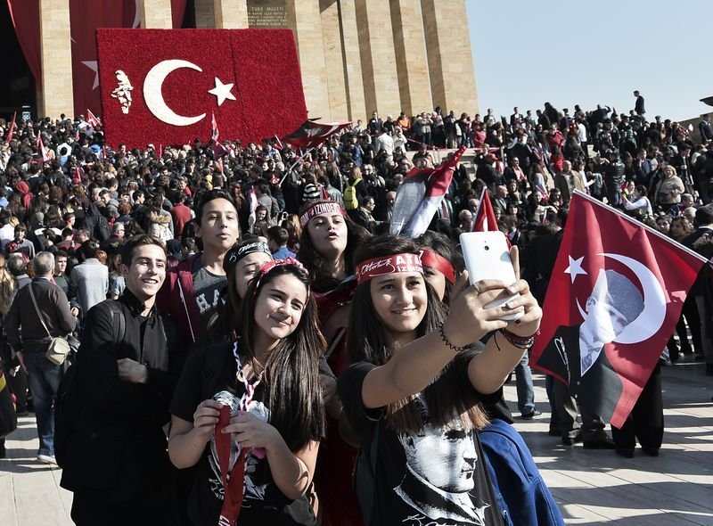 On binler Anıtkabir'e akın etti