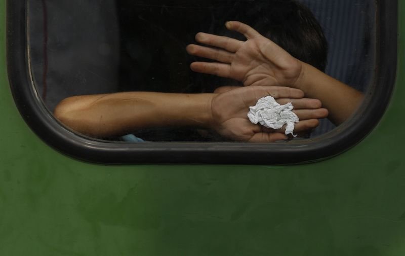 Macaristan'da mülteciler trenlere akın etti