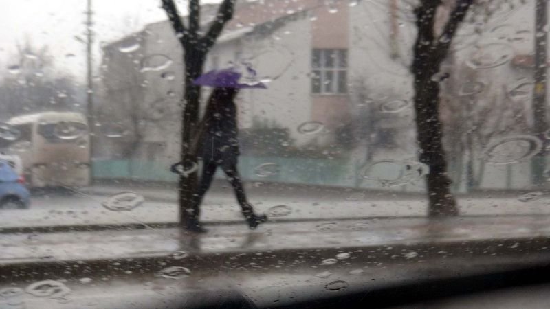 Edirne'de sağanak yaşamı olumsuz etkiledi