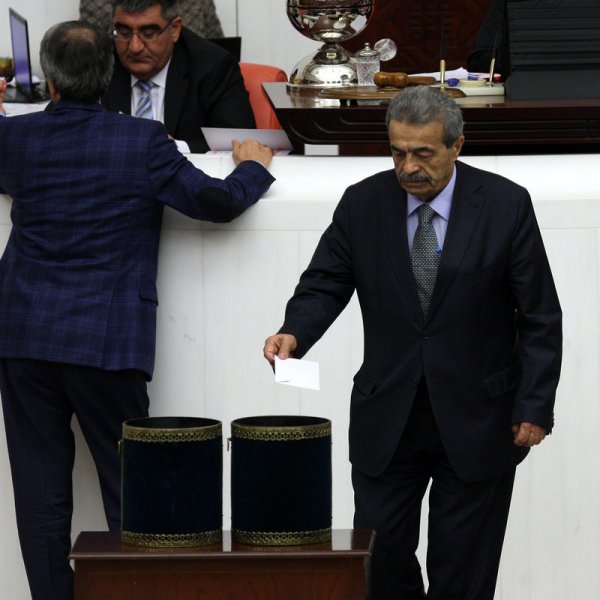 Meclis Genel Kurulu'nda yapılan oylamadan görüntüler