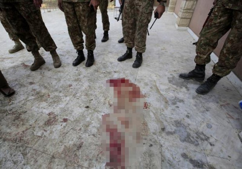 Pakistan'da Taliban'ın okul katliamından görüntüler