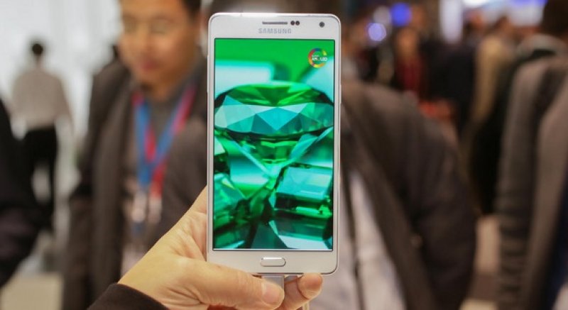 Dünya Mobil Kongresi'nde tanıtılan akıllı telefonlar