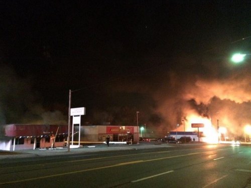 ABD'de siyahi genci öldüren polis yargılanmayacak