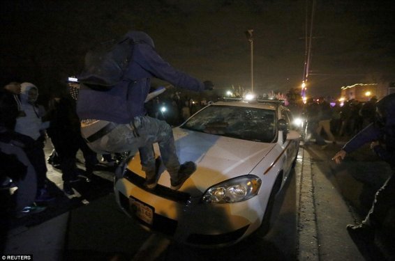 ABD'de siyahi genci öldüren polis yargılanmayacak