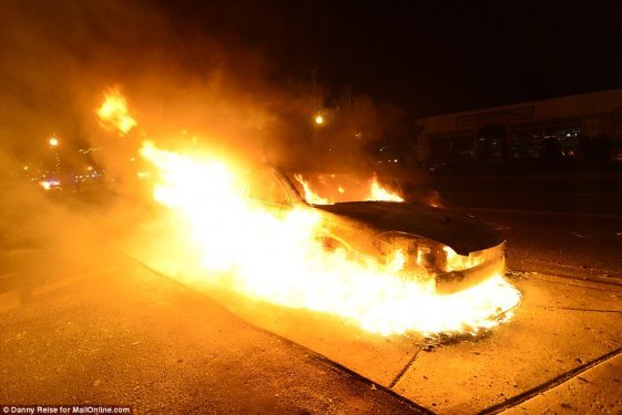 ABD'de siyahi genci öldüren polis yargılanmayacak