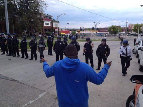 ABD'de siyahi gencin cenazesinde olaylar çıktı