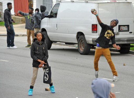 ABD'de siyahi gencin cenazesinde olaylar çıktı