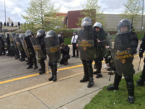 ABD'de siyahi gencin cenazesinde olaylar çıktı